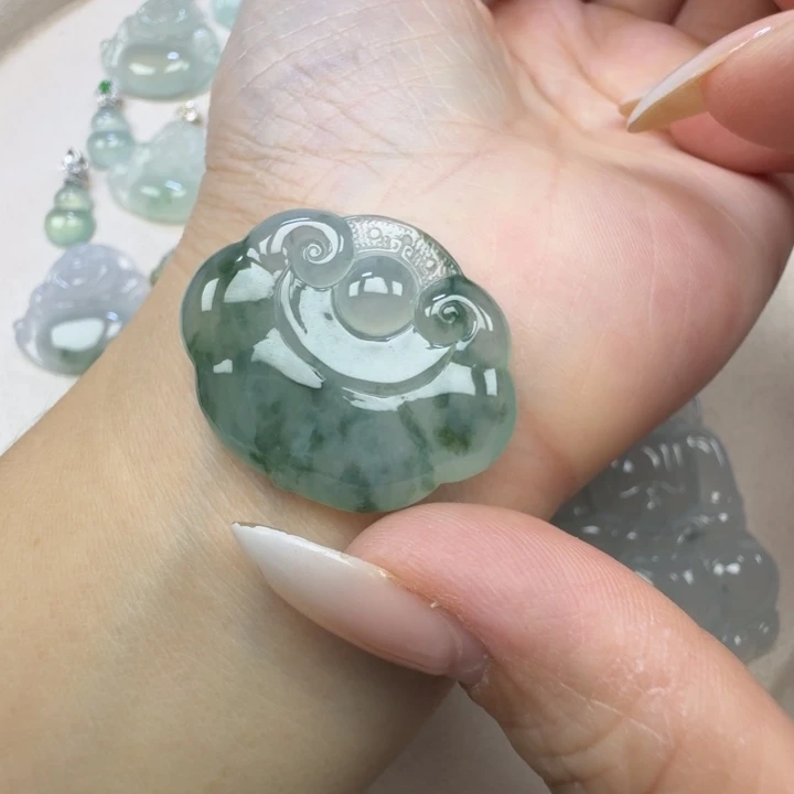 翡翠未镶嵌挂件如意头