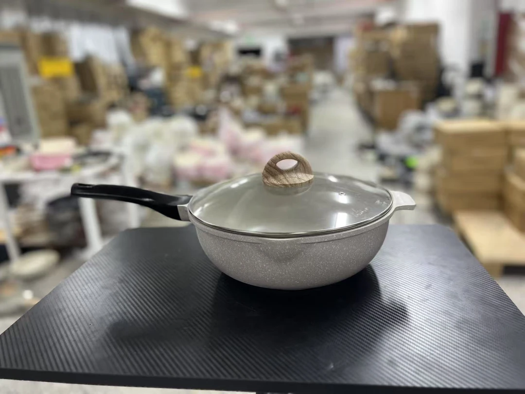 28CM   米白麦饭石  煎炒锅  微瑕介意勿拍