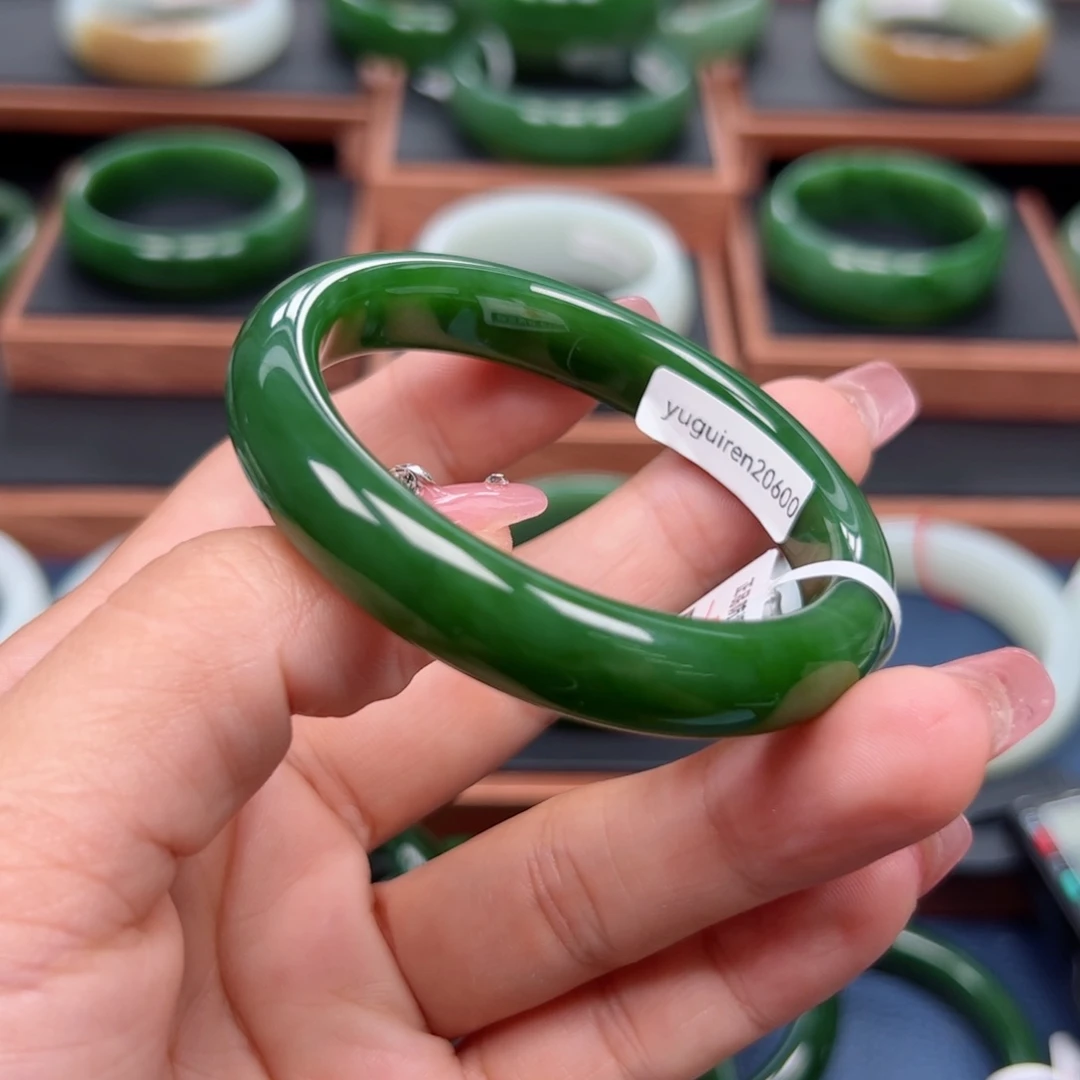 未镶嵌手镯和田玉（碧玉）