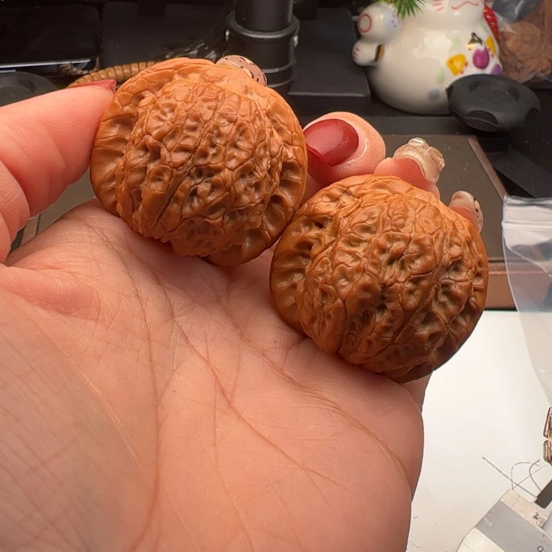 文玩核桃吊坠滢血麒麟38