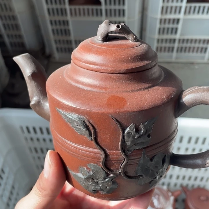 老厂紫砂壶一件。