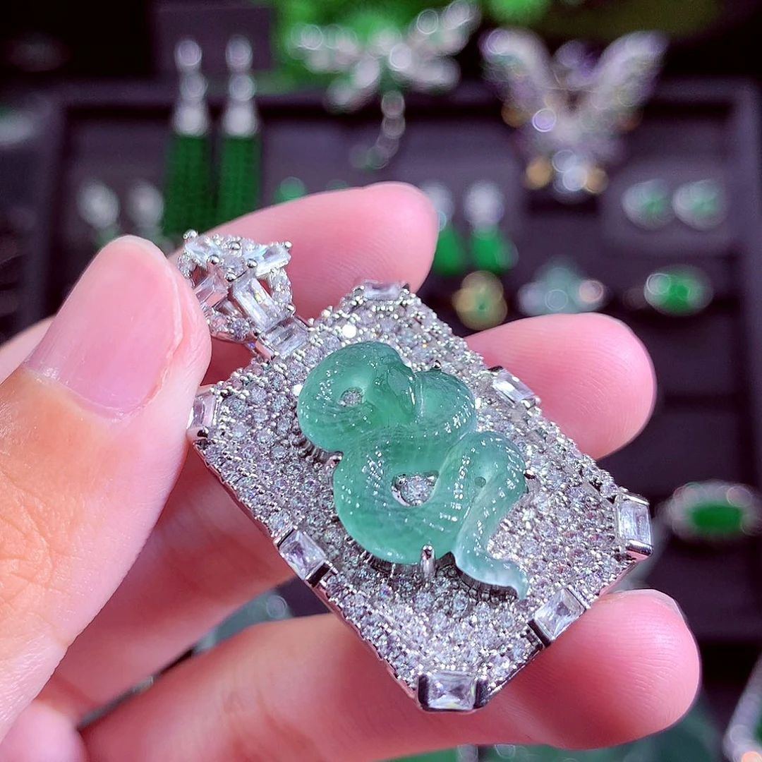 颈饰未镶嵌翡翠天然