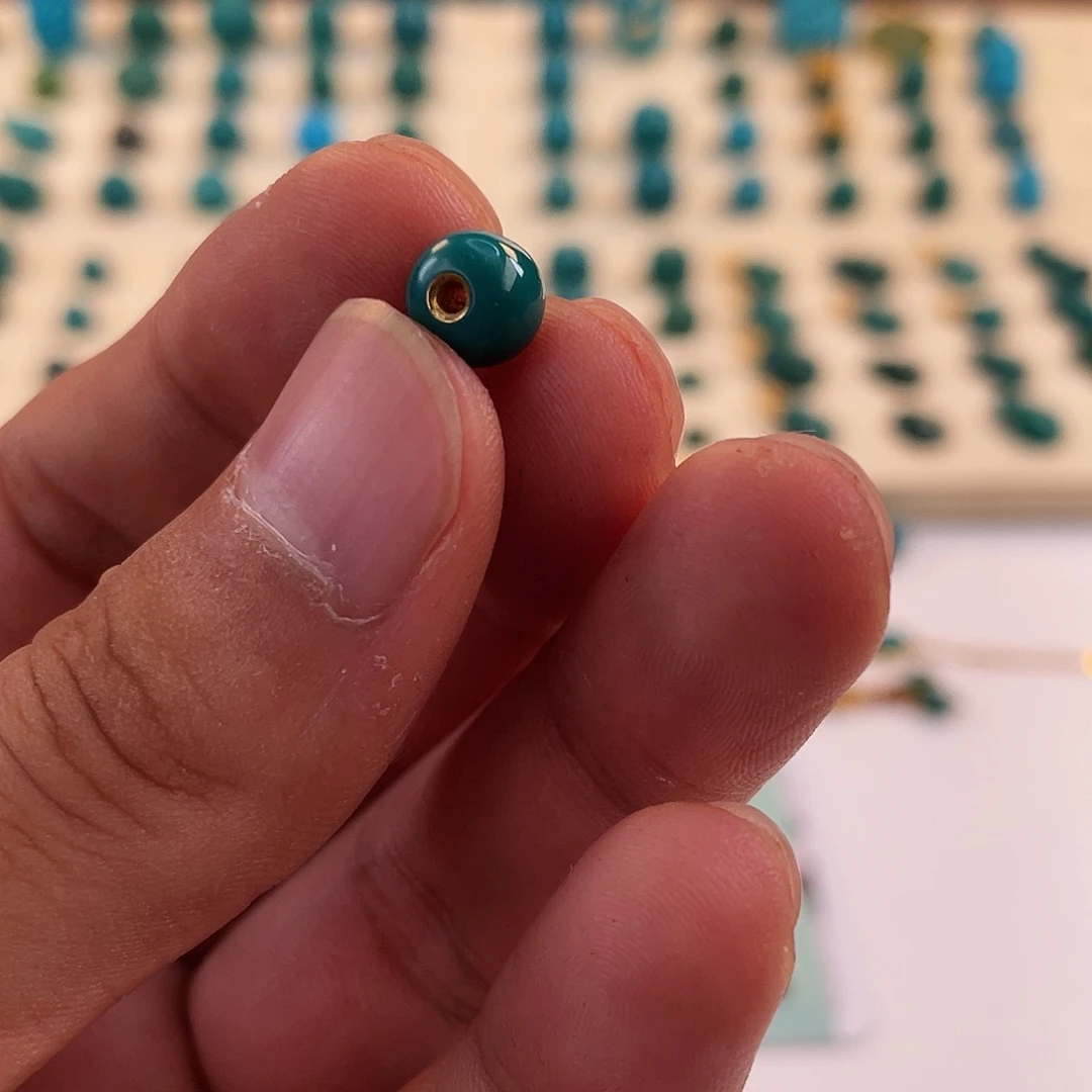 绿松石未镶嵌颈饰