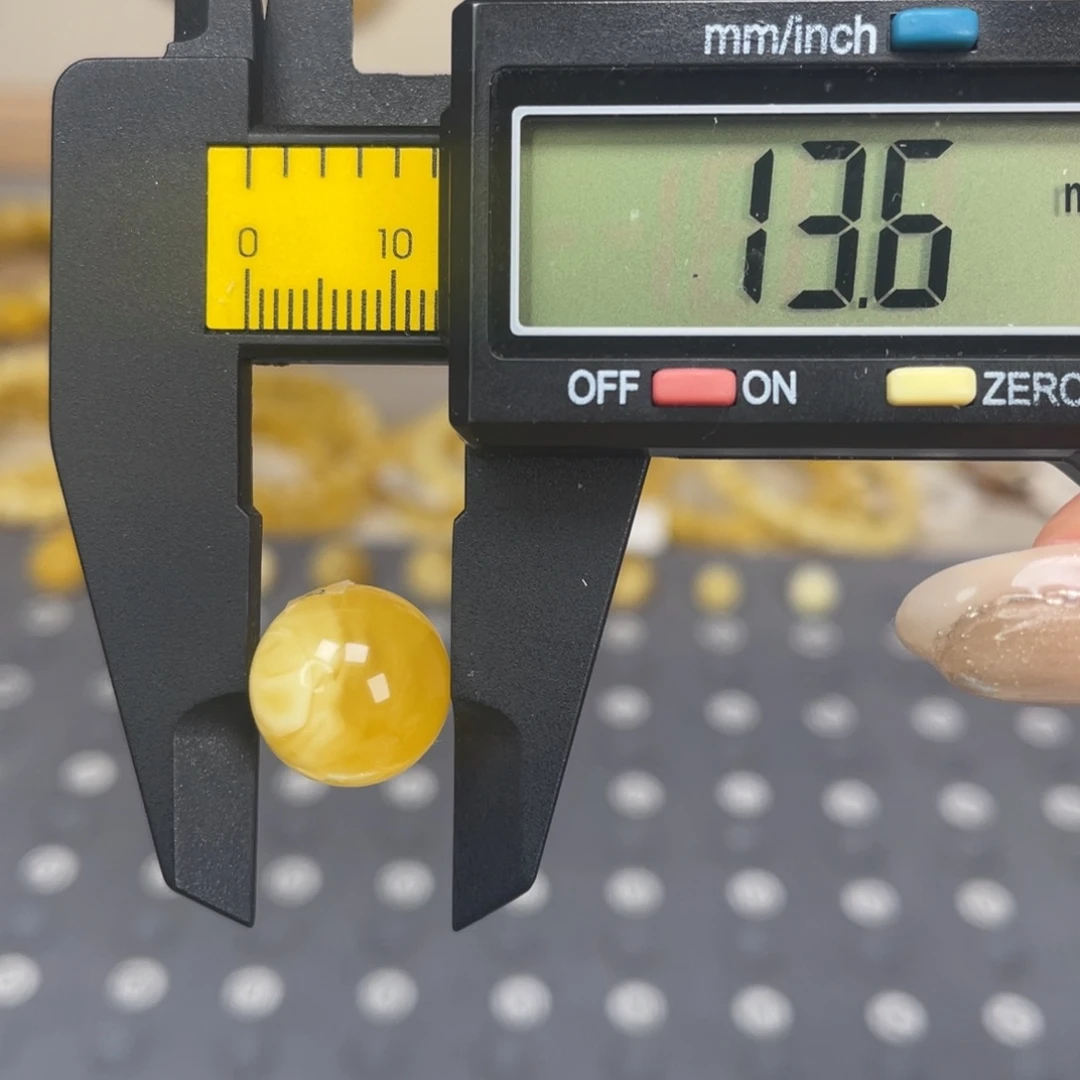 琥珀未镶嵌裸石95