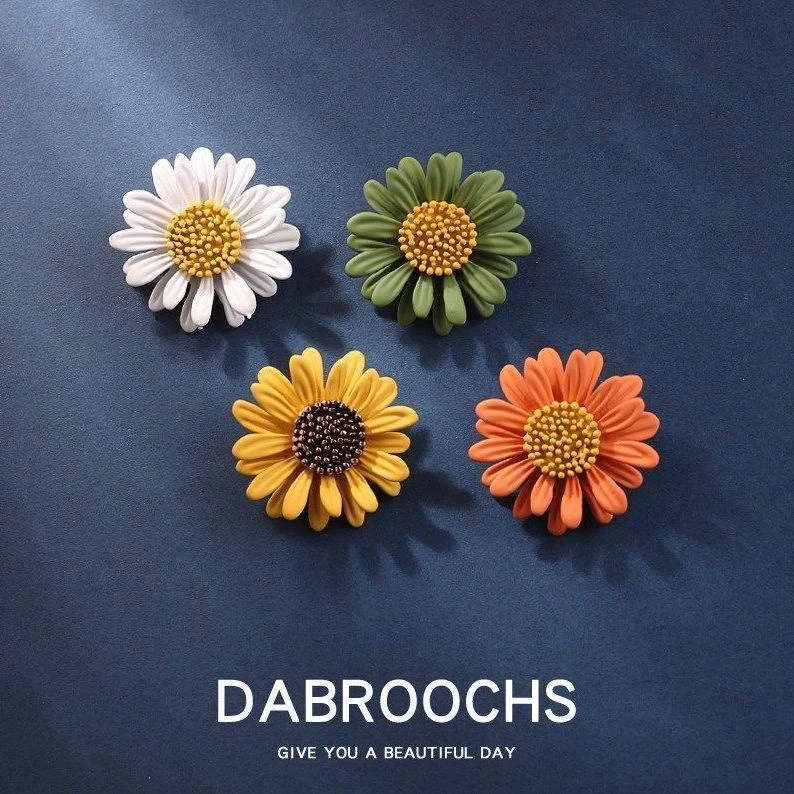 合金胸针 日系简约小雏菊胸针可爱复古立体花朵徽章情侣衣配饰品