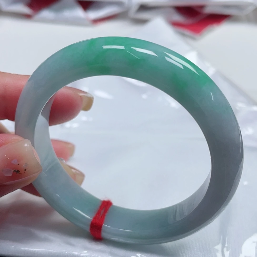 翡翠手镯未镶嵌缅甸翡翠