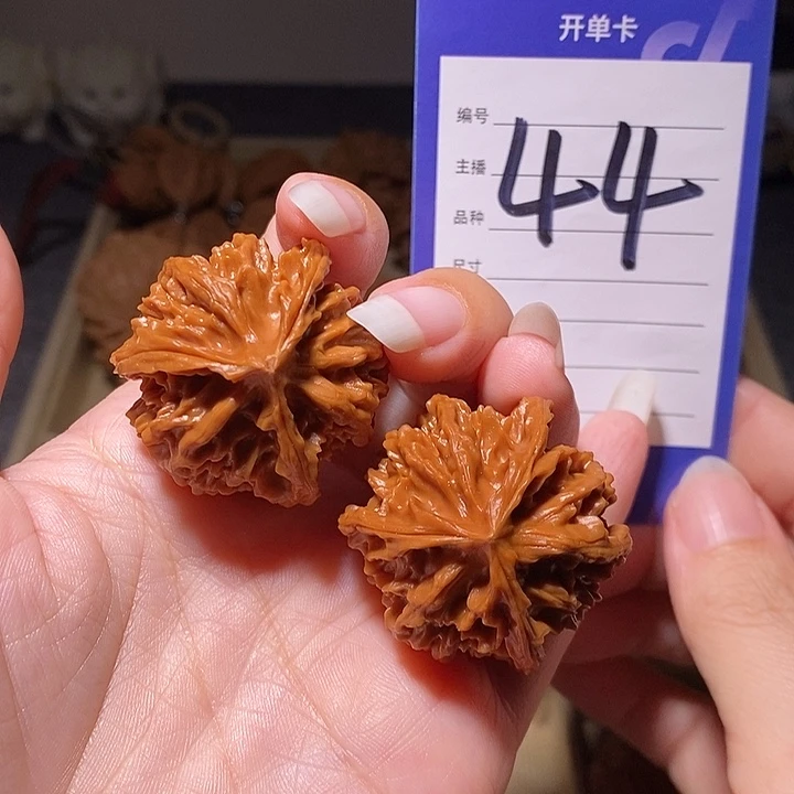 把件文玩核桃三棱35左右