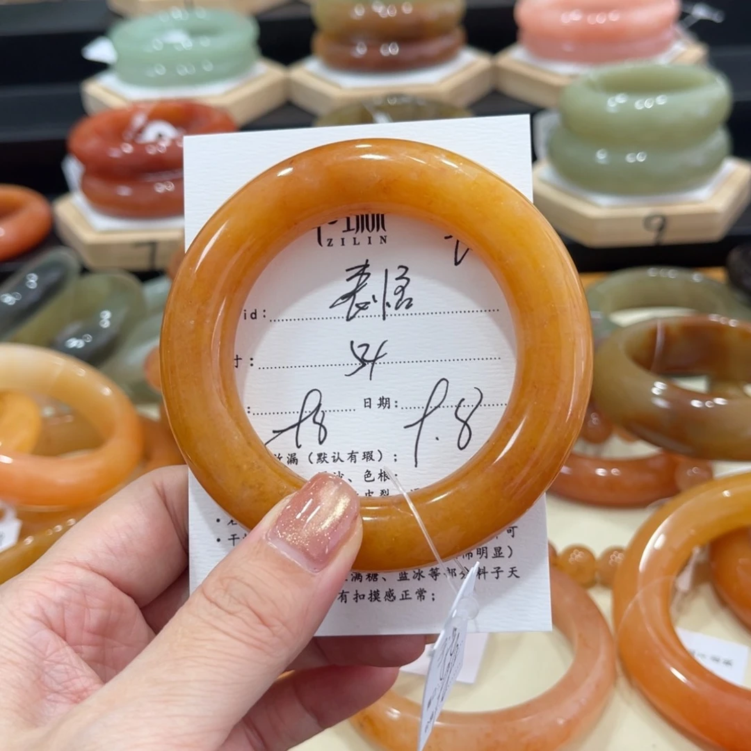 未镶嵌手镯石英质玉?