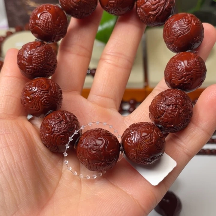 手串橄榄核一***。包浆玉化
