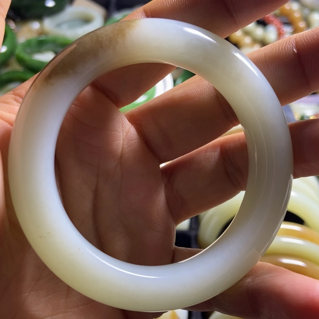 和田玉（糖玉）未镶嵌手镯