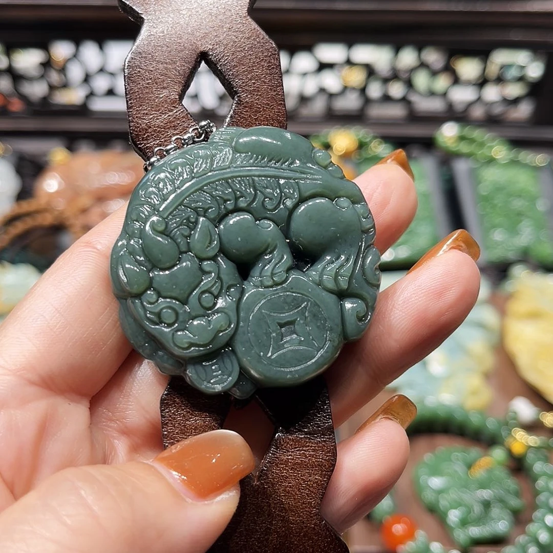 未镶嵌蛇纹石玉吊坠