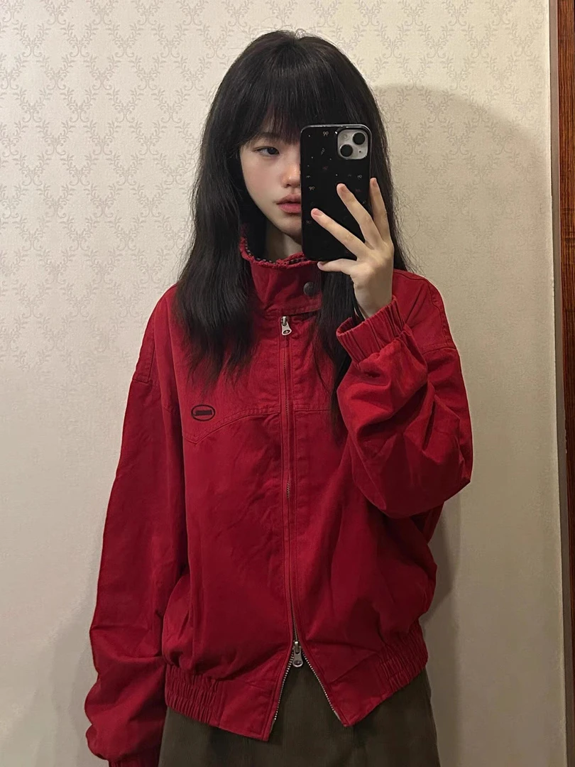 红色短款早秋外套女2025新款宽松显瘦设计感小个子立领夹克上衣潮