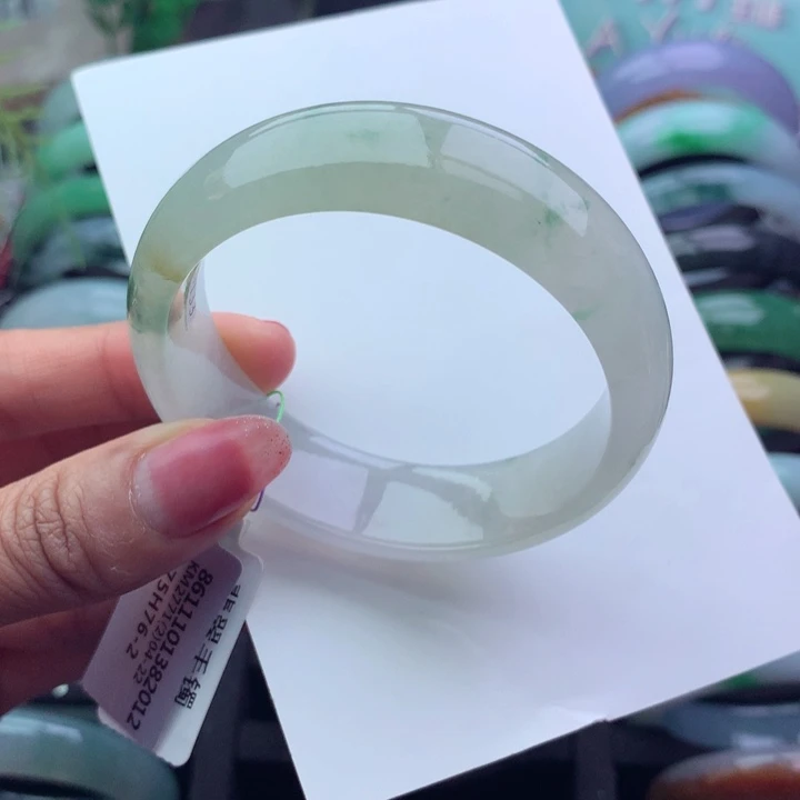 翡翠手镯未镶嵌天然翡翠手镯