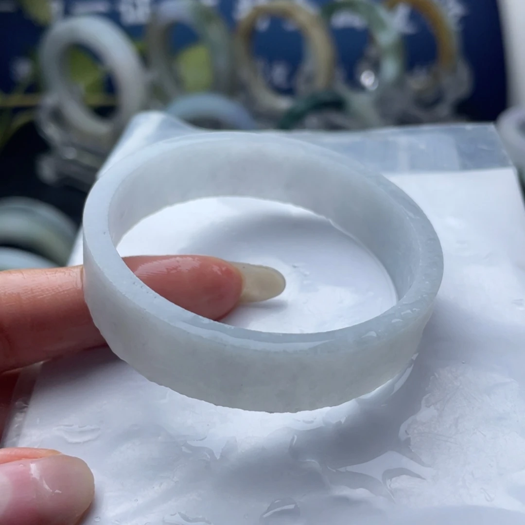 定制翡翠未镶嵌翡翠手镯