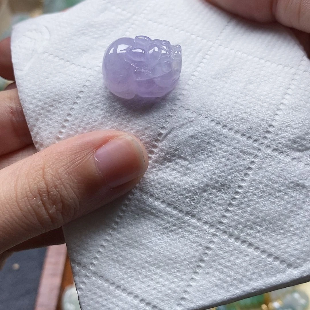 翡翠颈饰未镶嵌闪