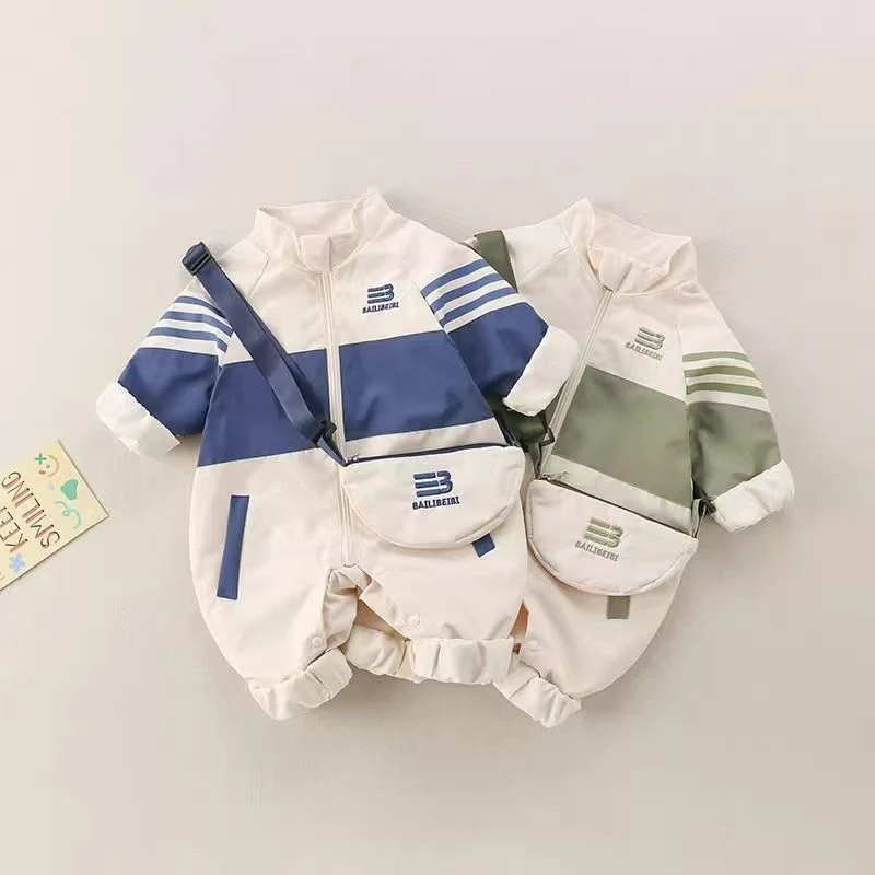 新品上新！！25008春秋婴童挎包冲锋衣时尚简约潮流宝宝连体哈衣