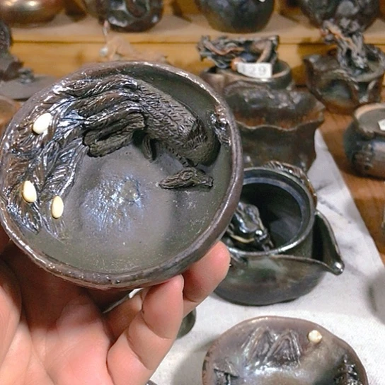 瓷片微瑕的凤凰杯子