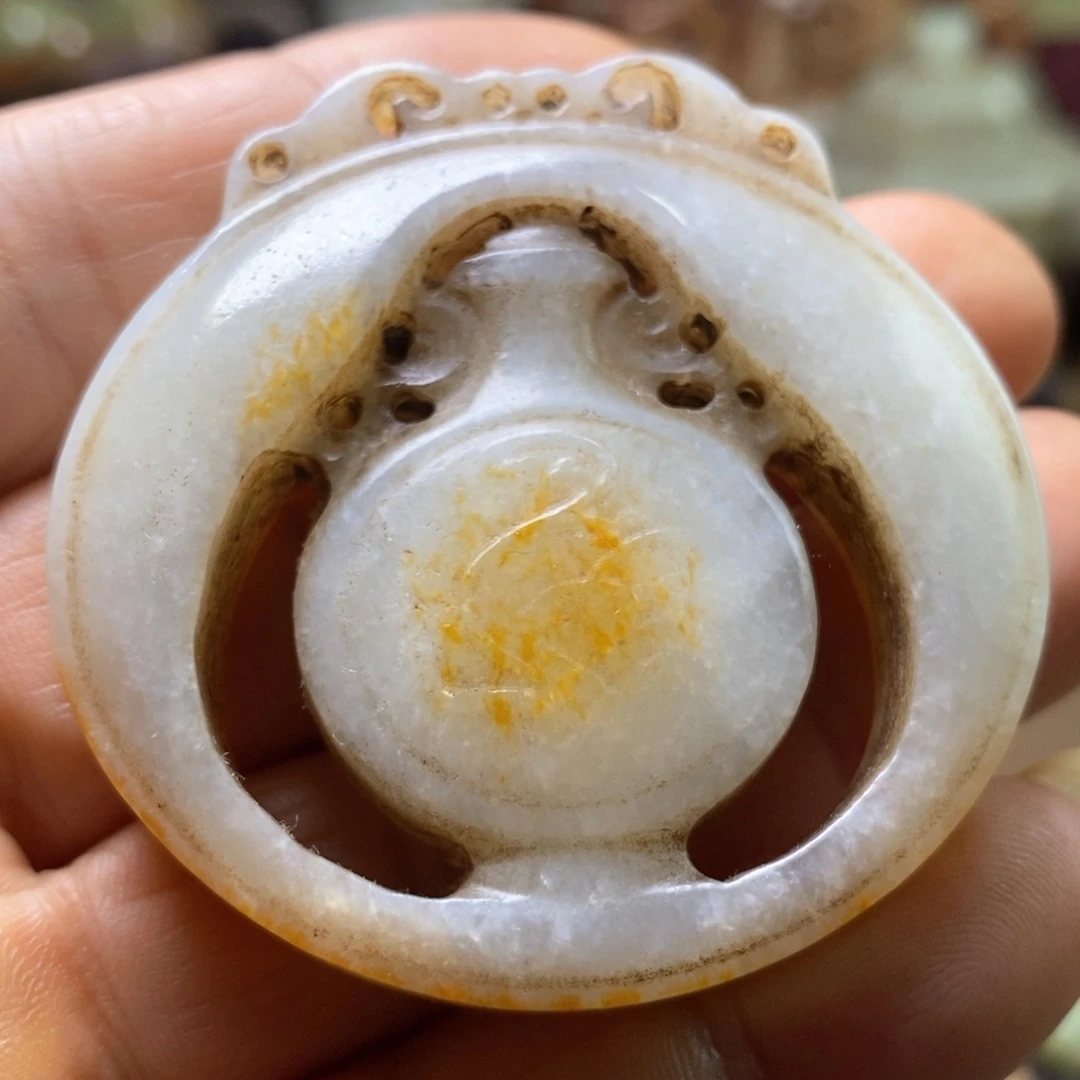 颈饰未镶嵌和田玉（青玉）