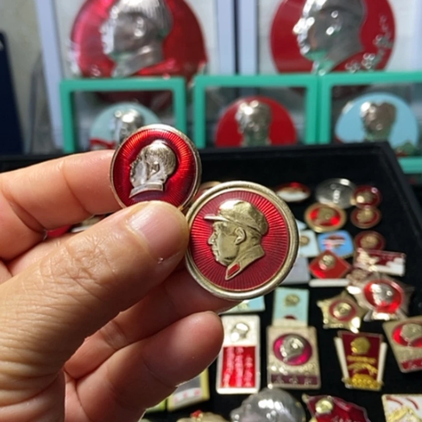 【闪购商品】铝龙**少六七十年代的2枚章