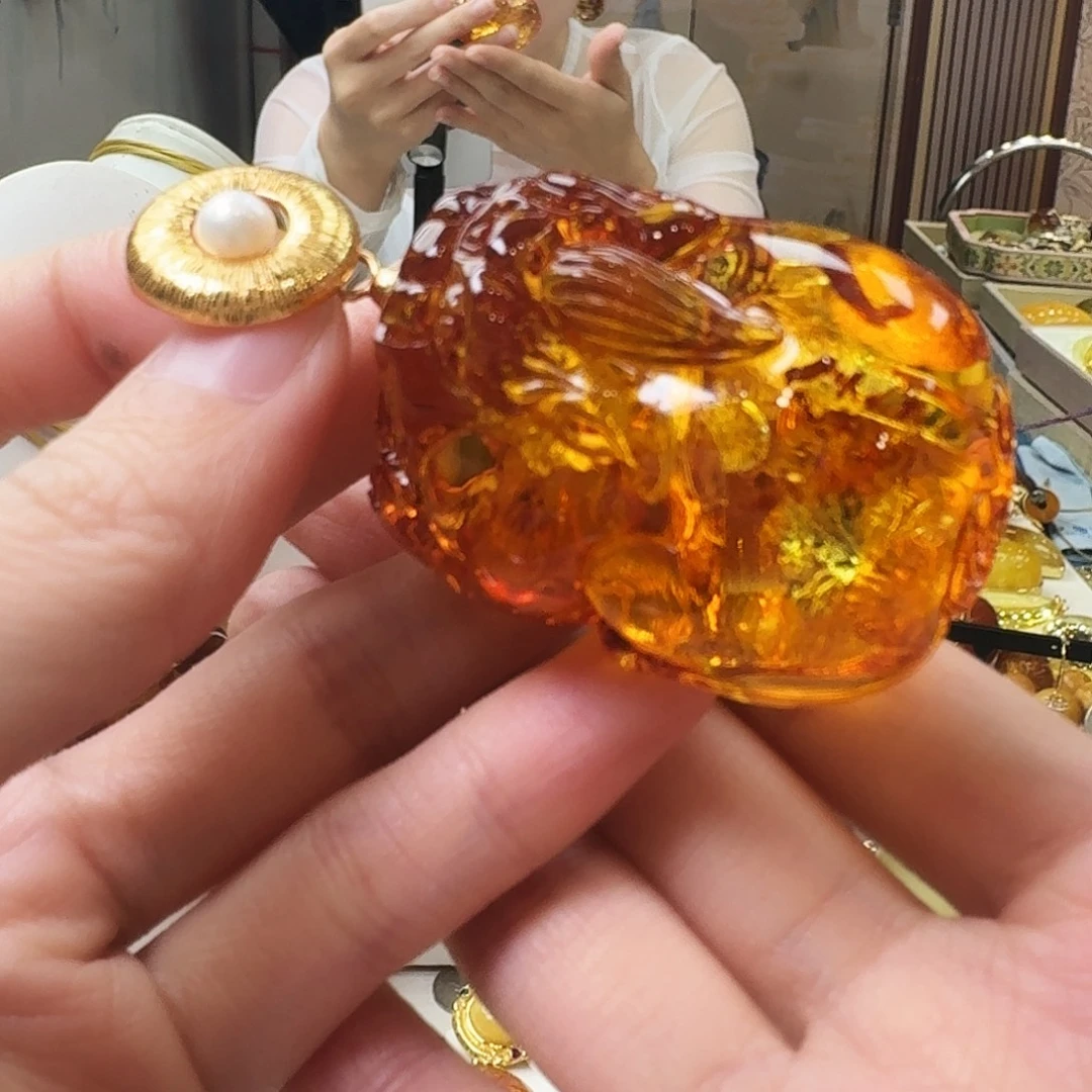 琥珀未镶嵌颈饰吊坠