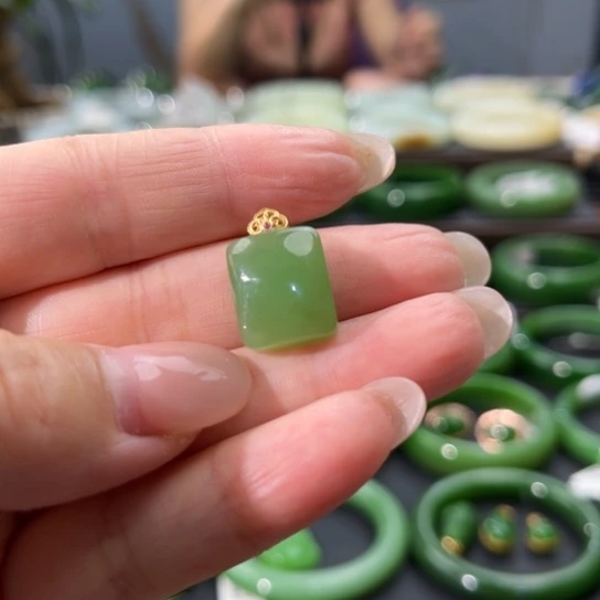 和田玉（碧玉）18K金镶嵌颈饰