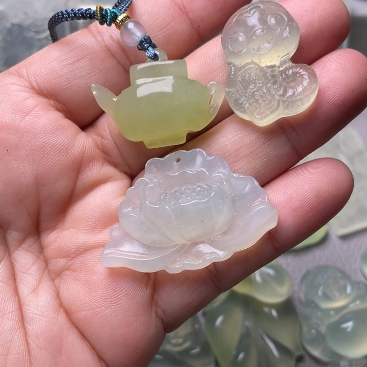 .****岫玉未镶嵌吊坠(赠链)