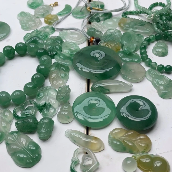 石英质玉（非洲翠）未镶嵌颈饰1