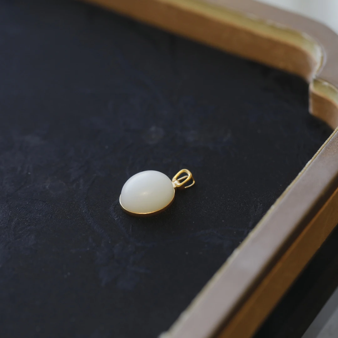 麦麦【云烨】天然和田玉s白玉+18K 蛋面 吊坠  多样性发货