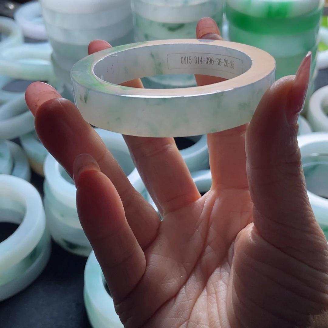 未镶嵌手镯定制翡翠阿*