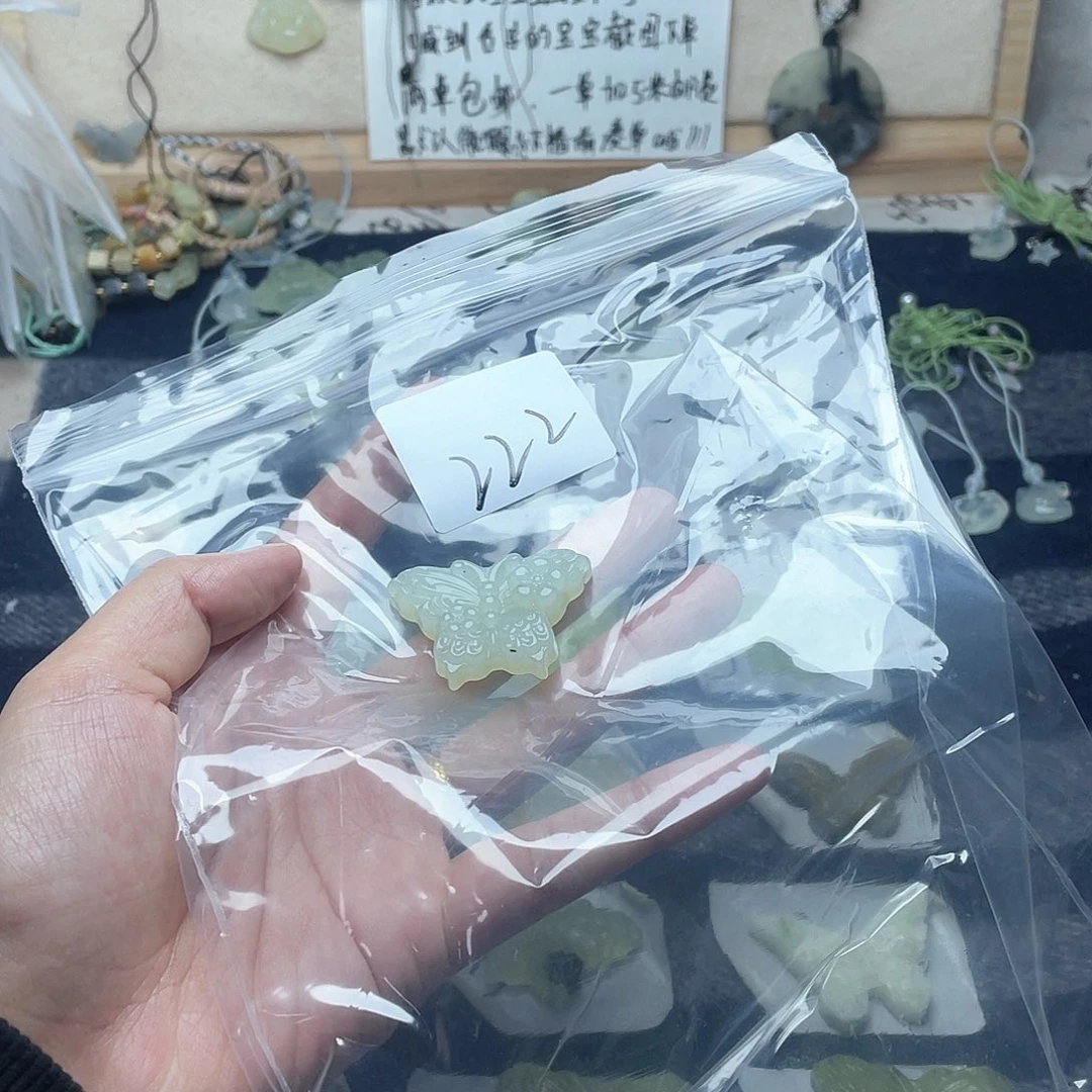 蛇纹石玉颈饰未镶嵌?****