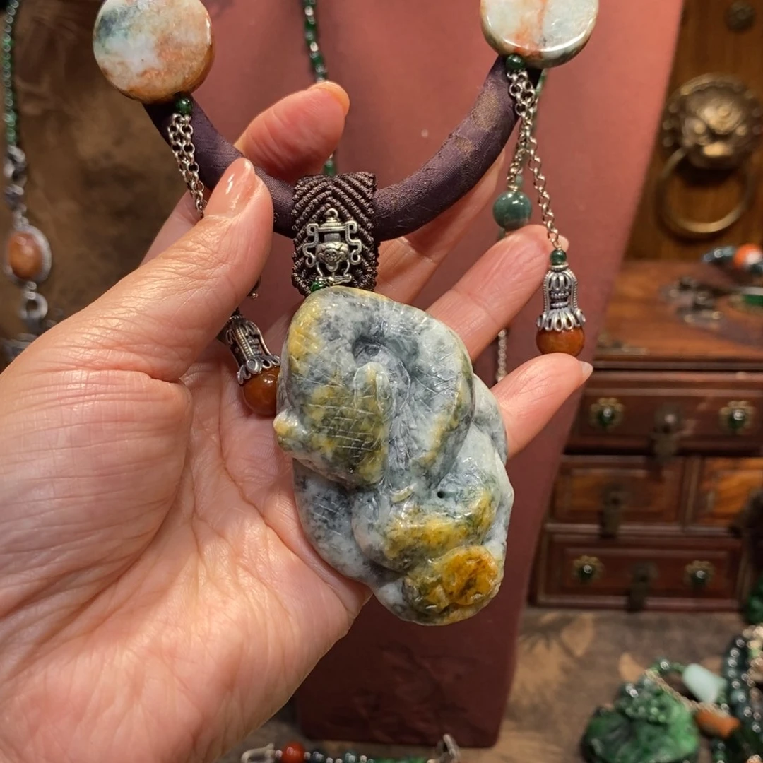 翡翠吊坠(赠链)未镶嵌