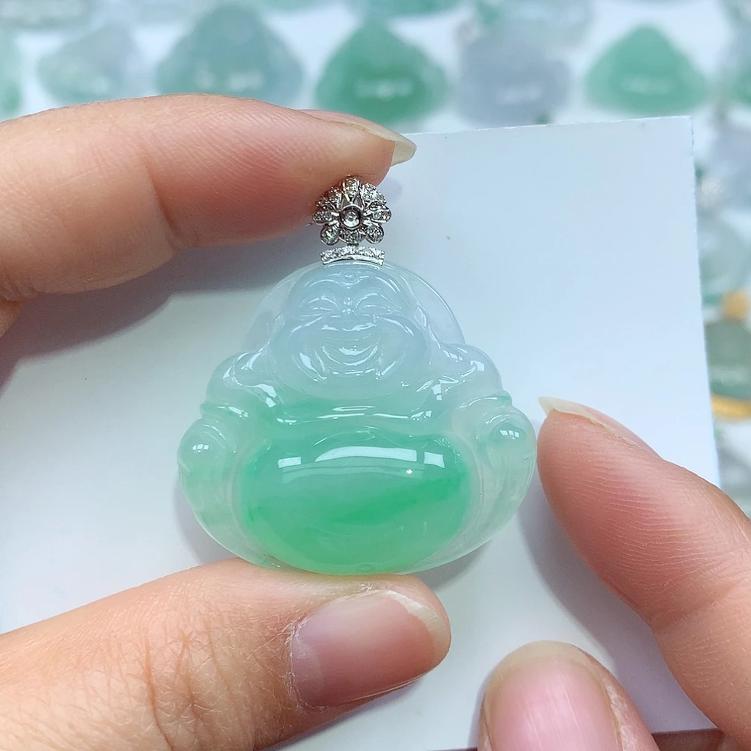 翡翠颈饰18K金镶嵌佛