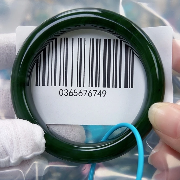 和田玉未镶嵌手镯微瑕57