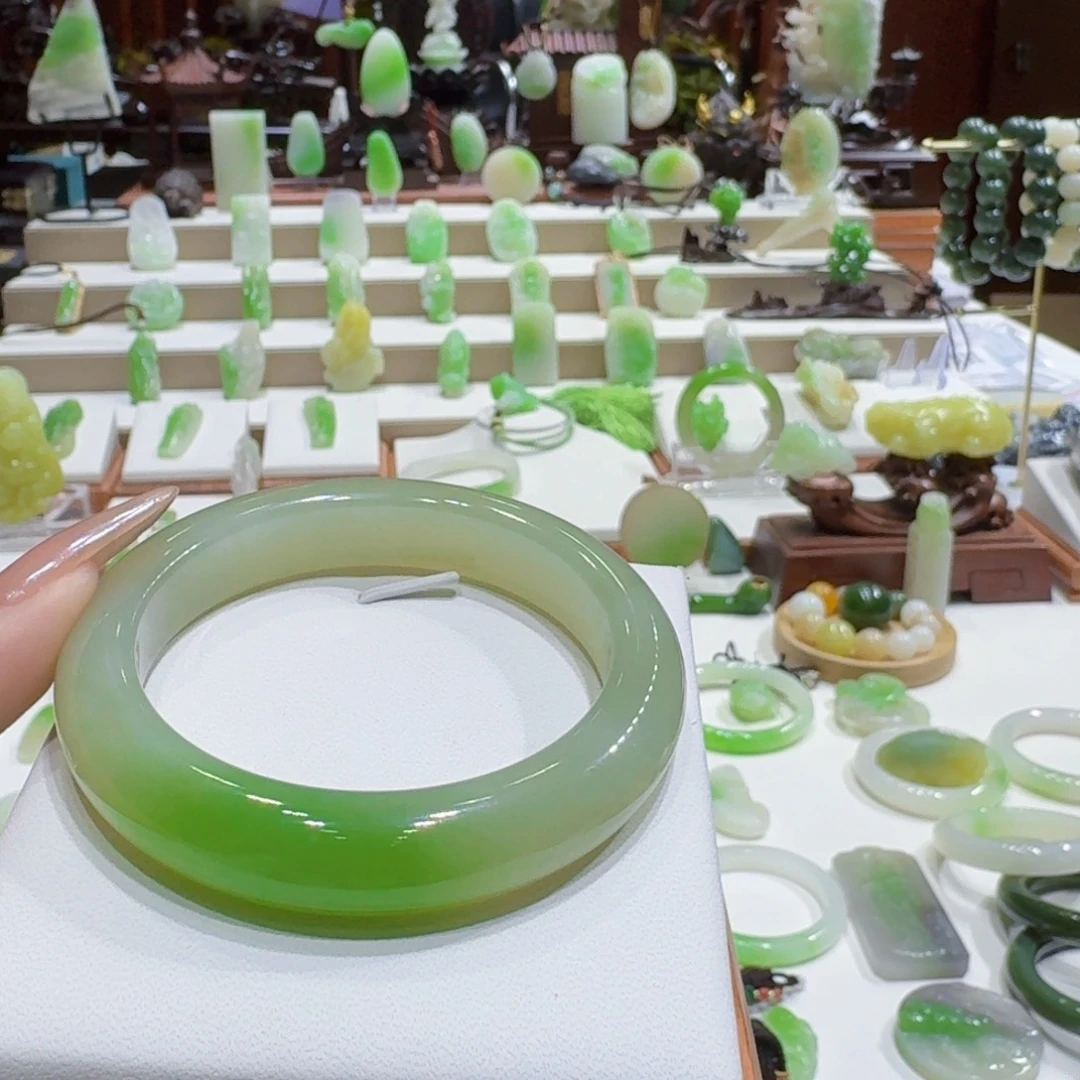 和田玉（翠青玉）未镶嵌手镯翠青5556