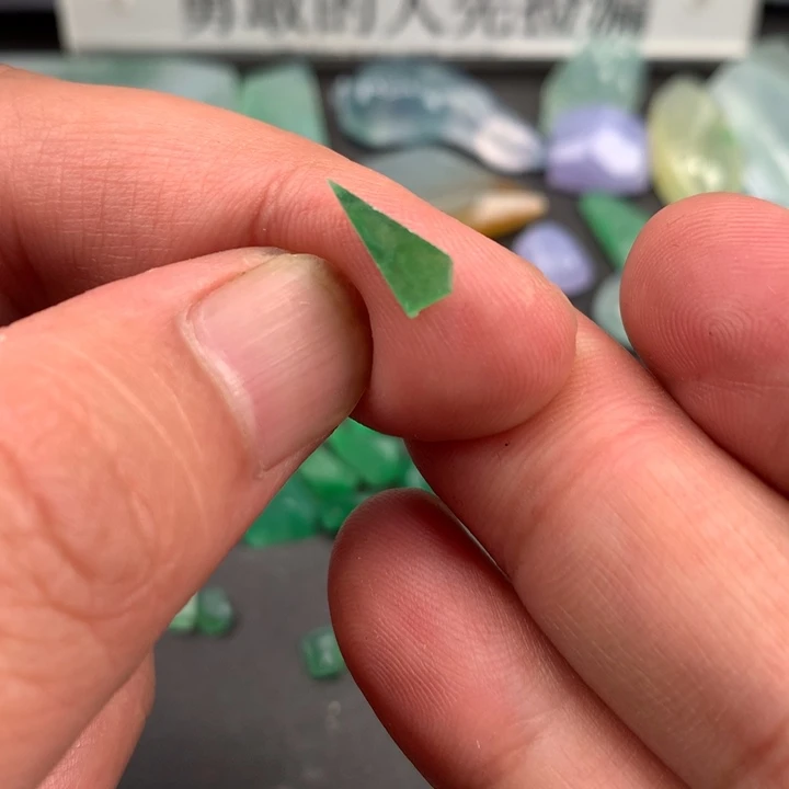 定制翡翠未镶嵌材料定制