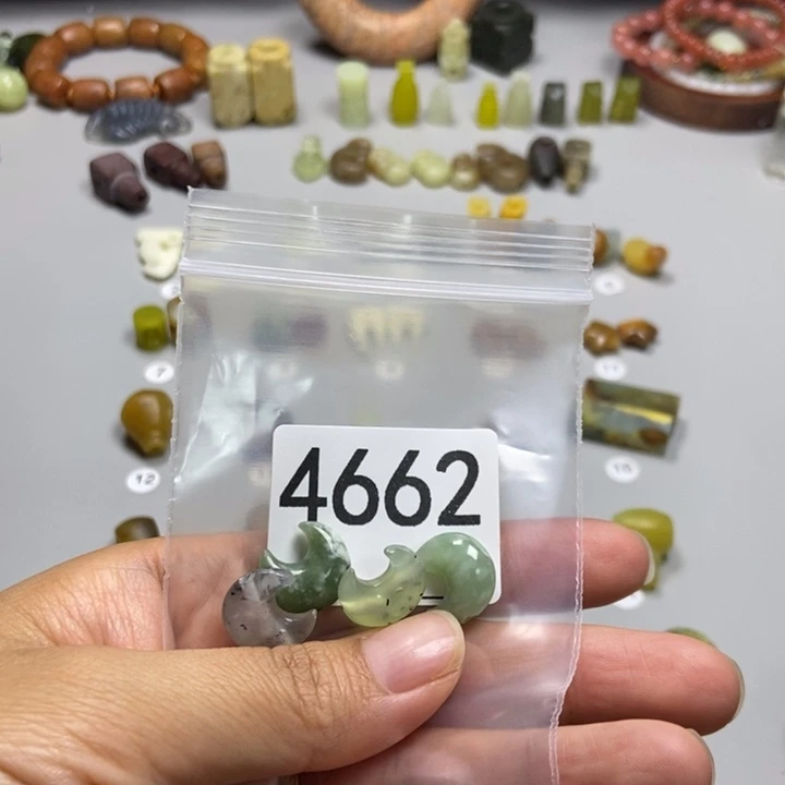 水***印未镶嵌蛇纹石玉颈饰