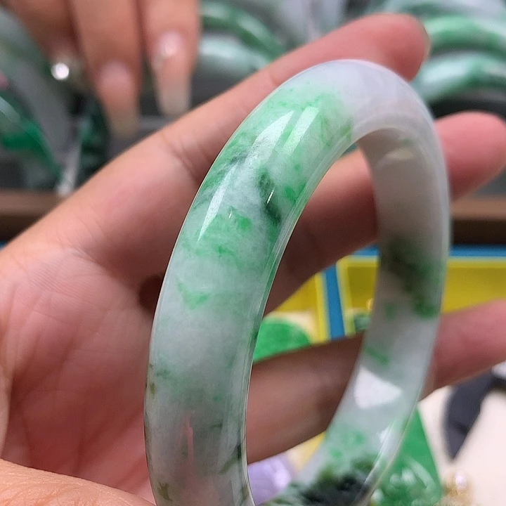 翡翠未镶嵌手镯翡翠