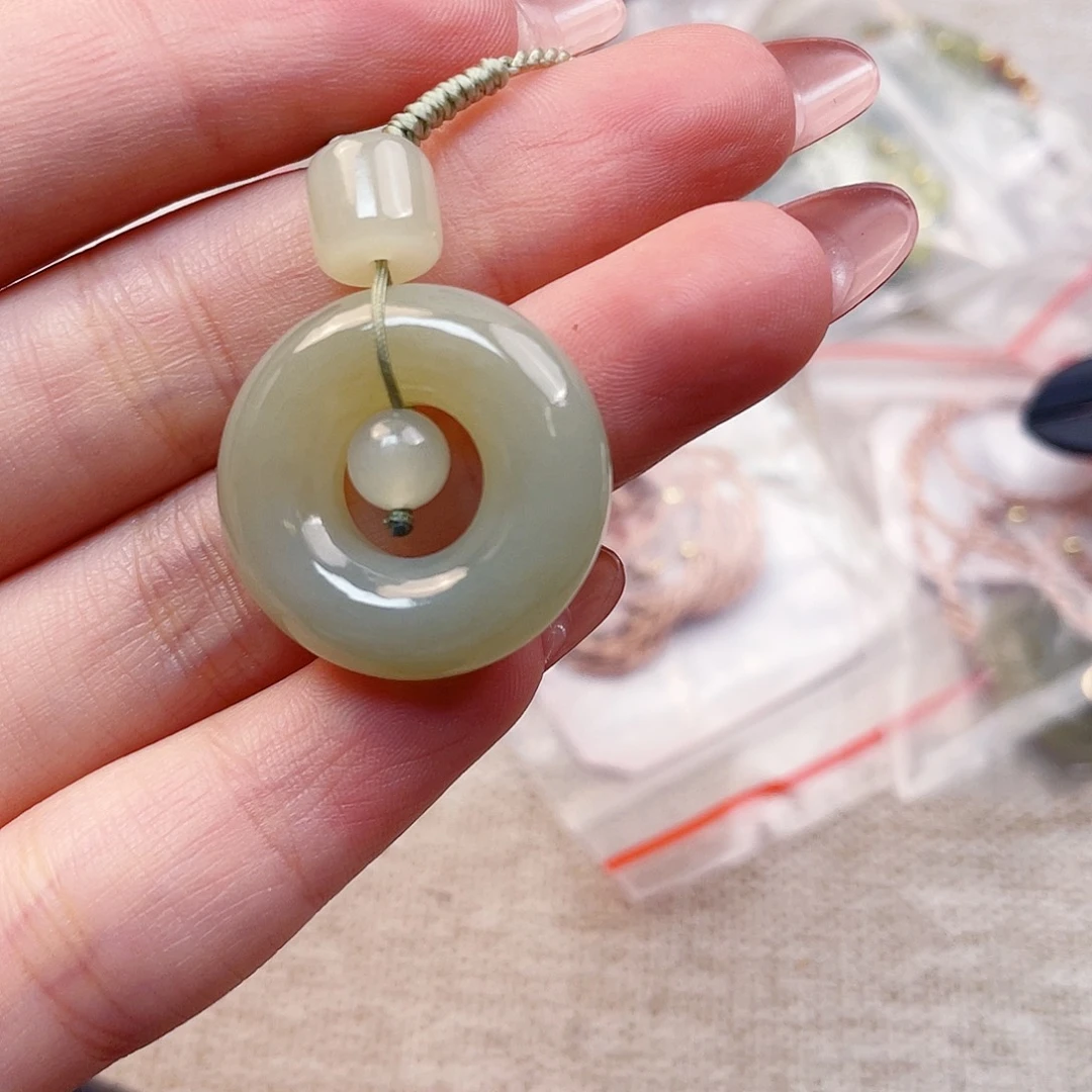 小***人和田玉未镶嵌吊坠(赠链)