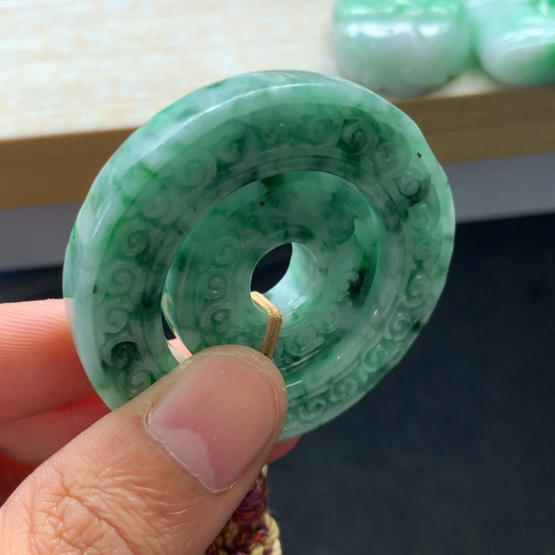 翡翠未镶嵌颈饰吊坠