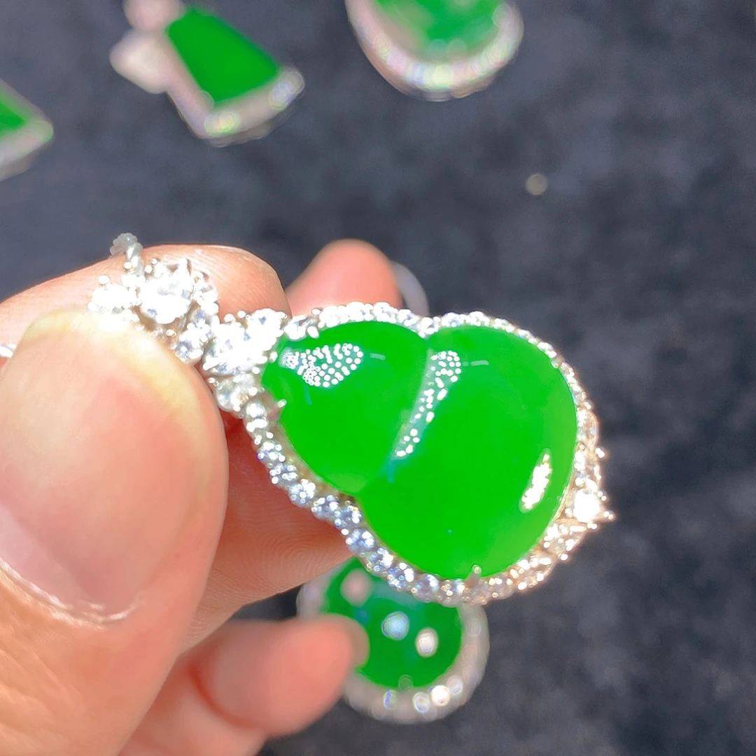 颈饰银S925镶嵌翡翠