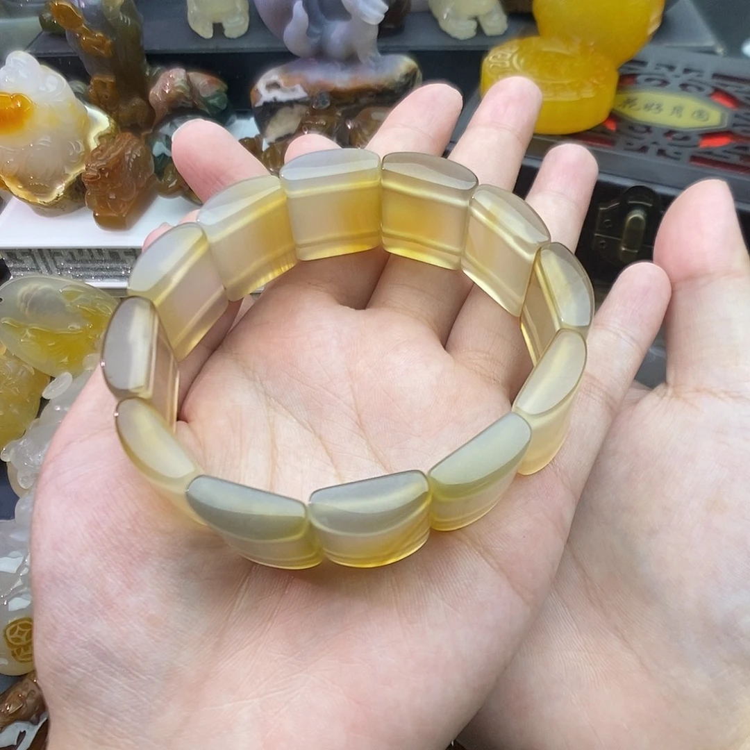 关***衣未镶嵌颈饰玛瑙/玉髓