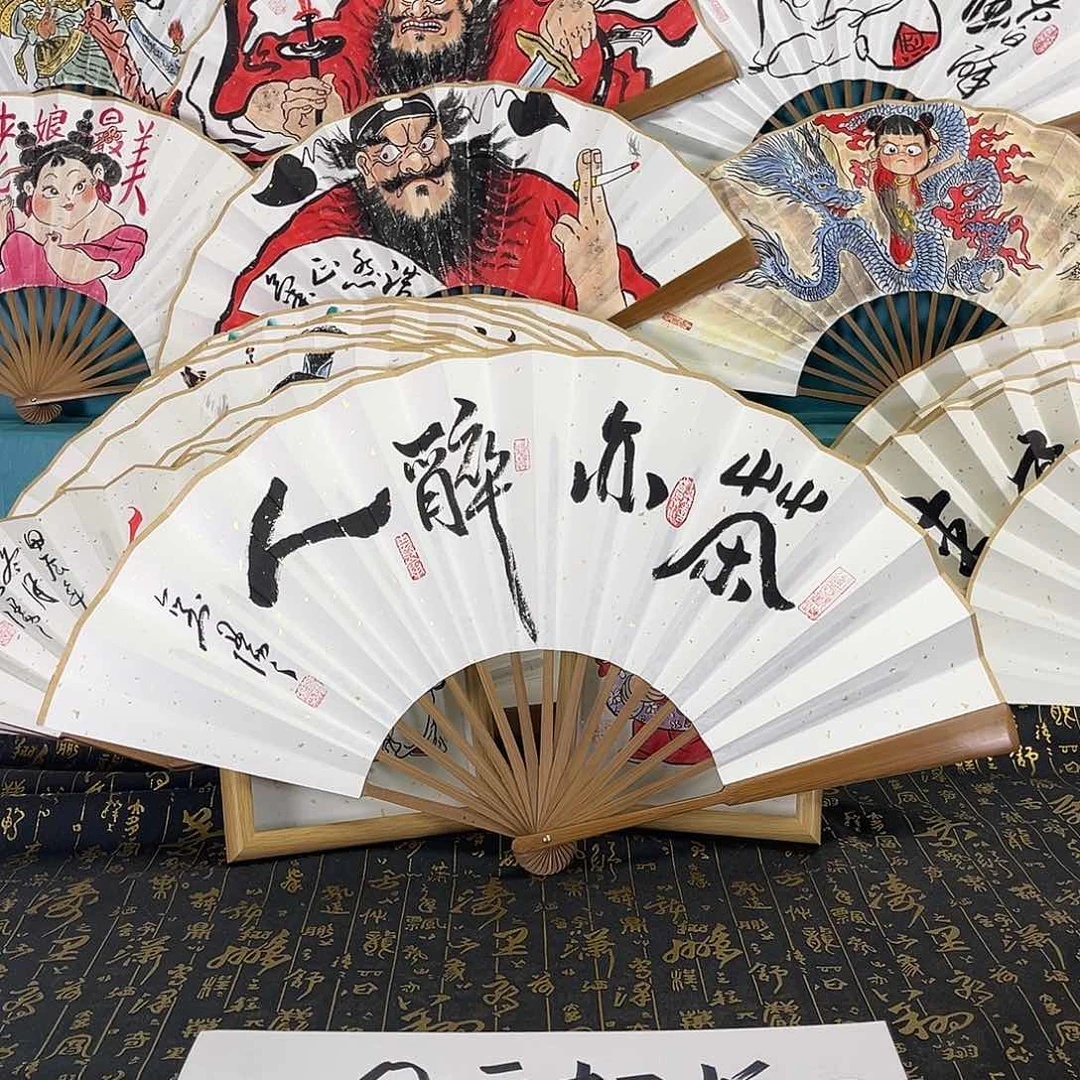 国画纸***灰手绘折扇一把