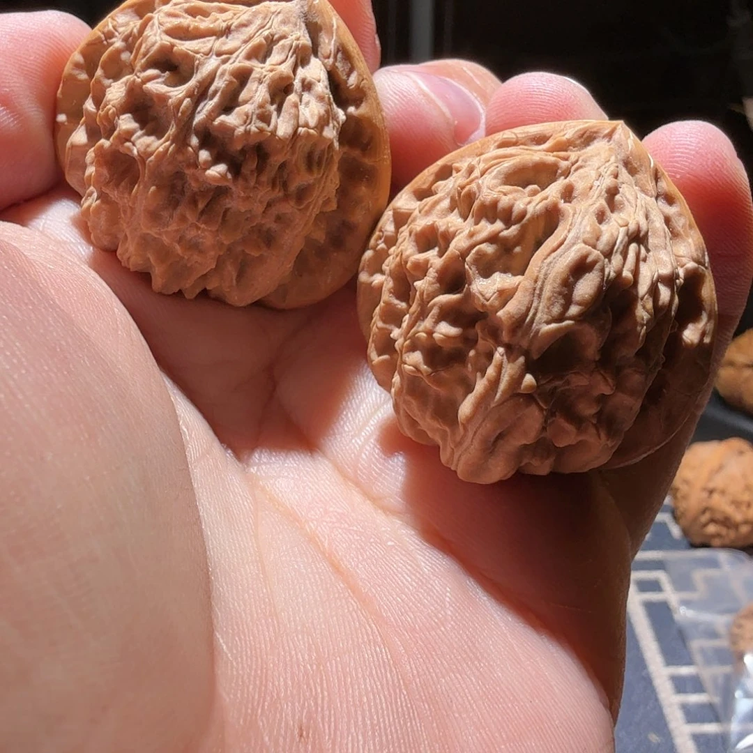 文玩核桃把件三角白