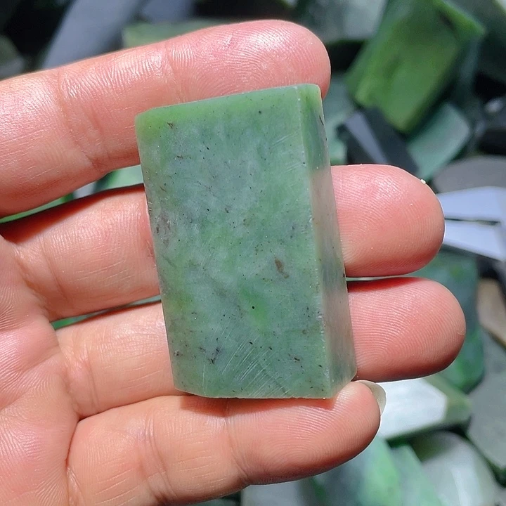 和田玉（碧玉）未镶嵌珠宝奇石