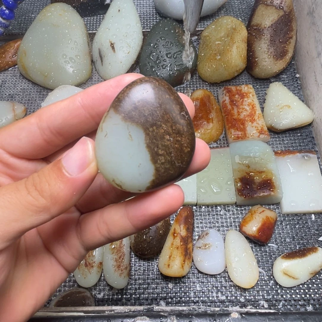 未镶嵌和田玉定制和田玉舔****齿