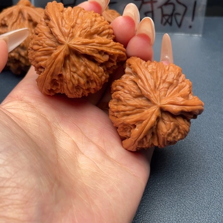 Z***吊坠文玩核桃白狮子