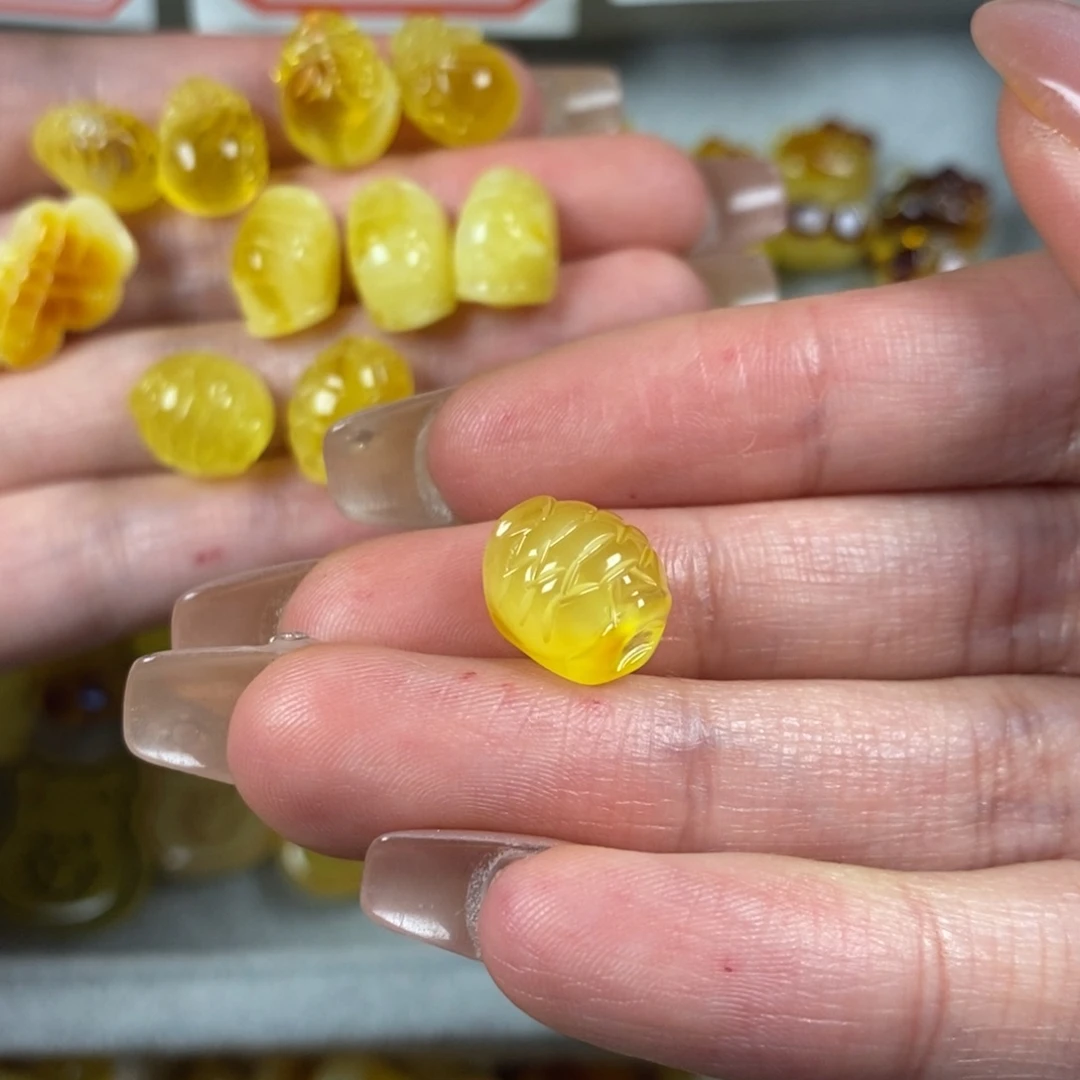 琥珀裸石未镶嵌小***常富甲天下