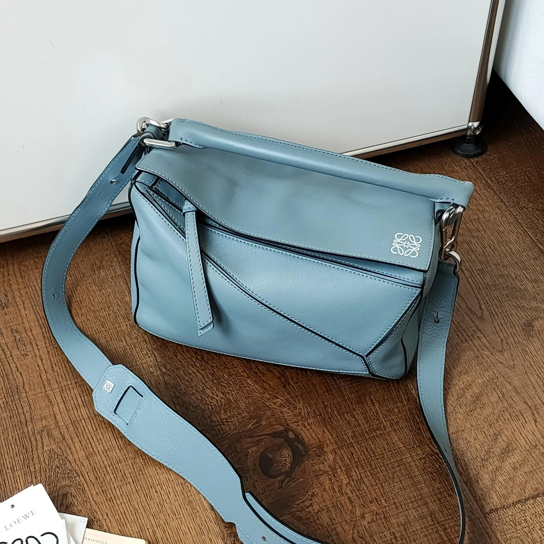 95新 LOEWE/罗意威 雾霾蓝牛皮puzzle小号斜挎包49879