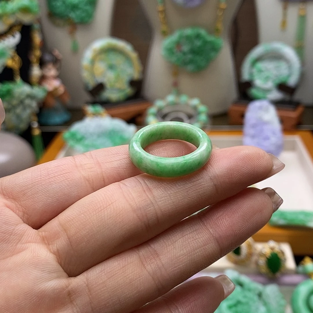 颈饰未镶嵌翡翠天然