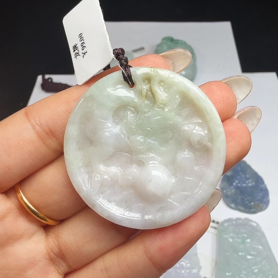 散珠翡翠天然翡翠龙牌